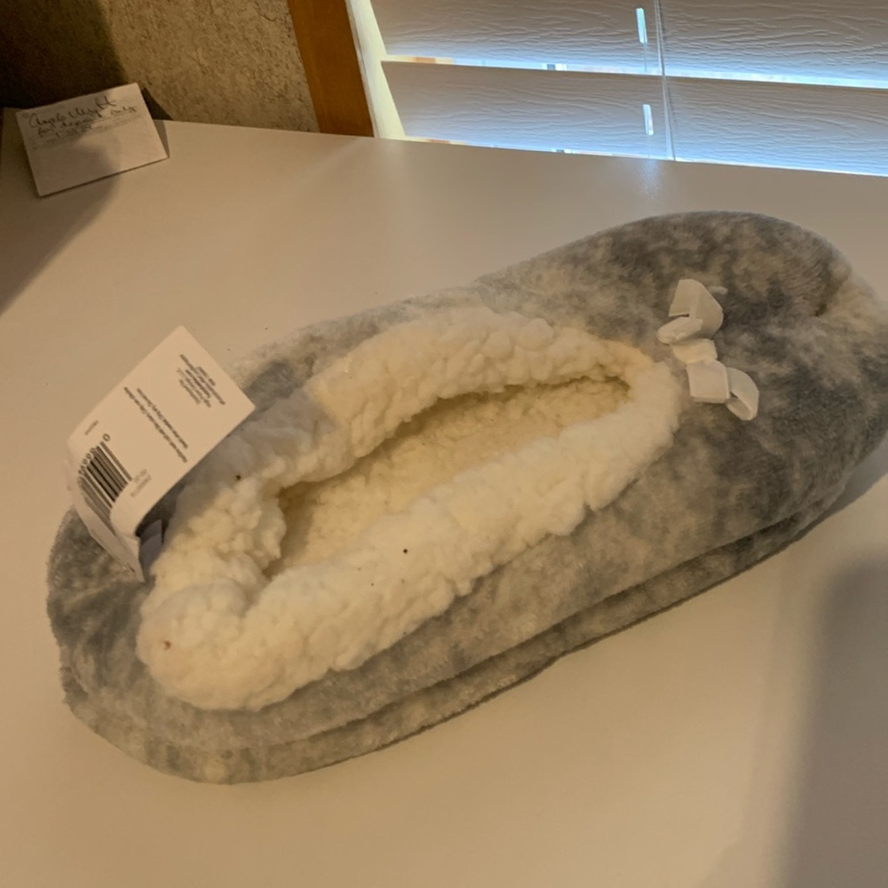 Fuzzy Babba slip on ballerina slippers socks bedroom shoes warm lining NWT 7.5-9